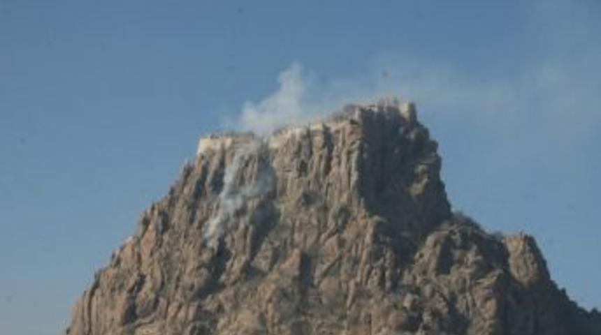 Tarihi Karahisar Kalesinde Yangın