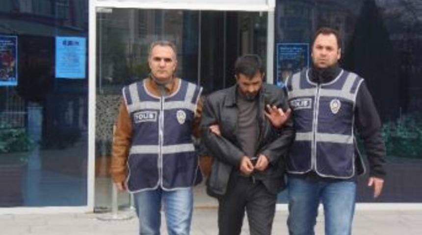 Erkek Hırsızın Cebinden Kadın &Ccedil;orabı, Kadın Hırsızın &Ccedil;antasından Kurbağacık &Ccedil;ıktı