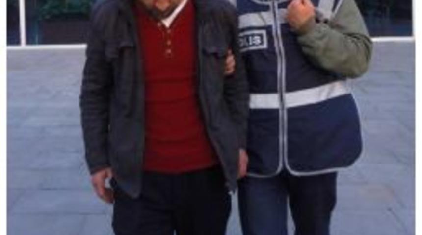 Ak&uuml; Hırsızları İzlerini Kaybettirmek İ&ccedil;in Otomobile Trakt&ouml;r Plakası Takınca Yakayı Ele Verdi