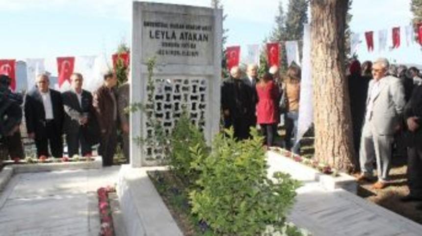 T&uuml;rkiye'nin İlk Kadın Belediye Başkanı Leyla Atakan Mezarı Başında Anıldı
