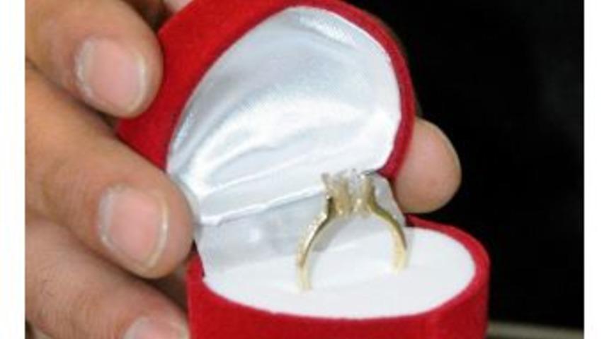 (&ouml;zel Haber) Sevgiliye 8 Ayar Tektaş Y&uuml;z&uuml;k