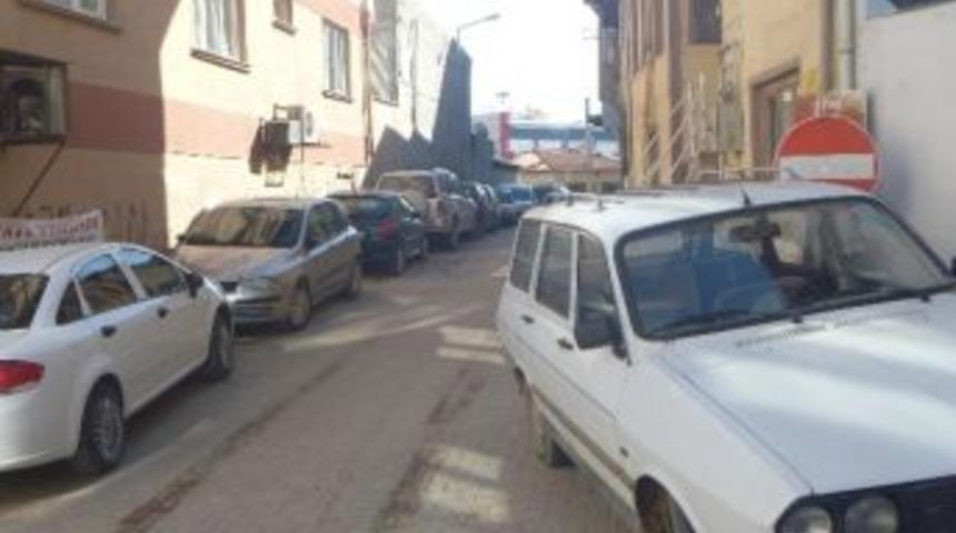Bilecik&rsquo;te Otopark Sıkıntısı
