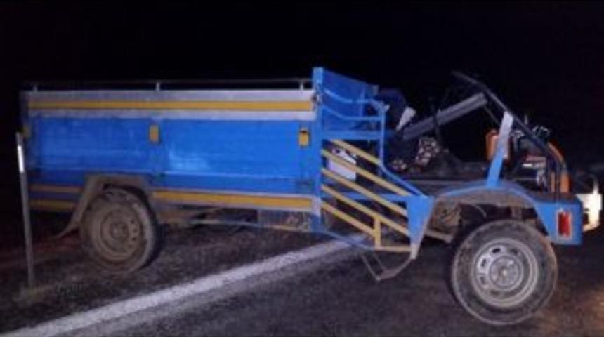 Isparta&rsquo;da Pat Pat İle Kamyon &Ccedil;arpıştı