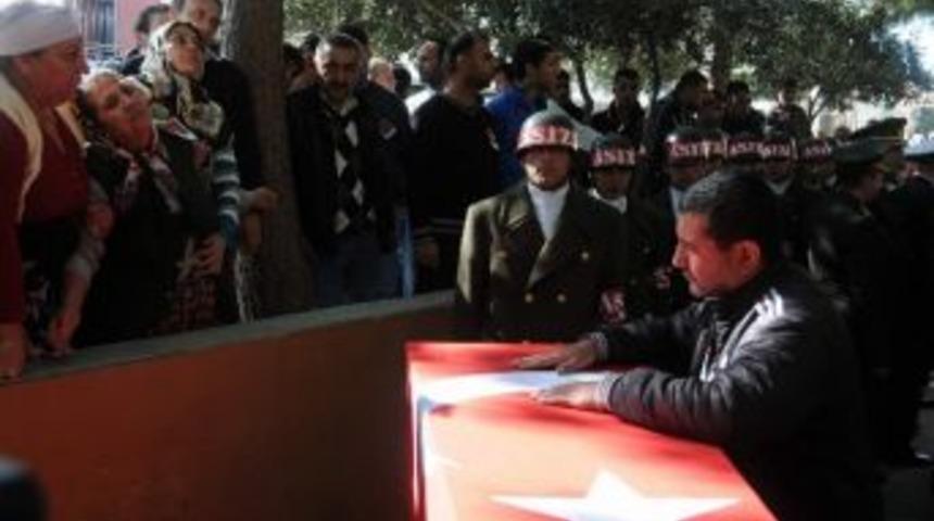 Denizde Cesedi Bulunan Asker Manisa&rsquo;da Toprağa Verildi