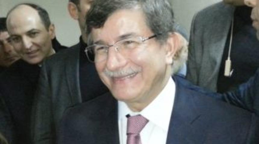 Dışişleri Bakanı Ahmet Davutoğlu Sultanhanı beldesini ziyaret etti