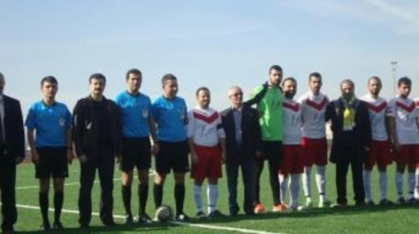 S&ouml;ğ&uuml;t'te Sentetik Y&uuml;zeyli Futbol Sahası A&ccedil;ıldı