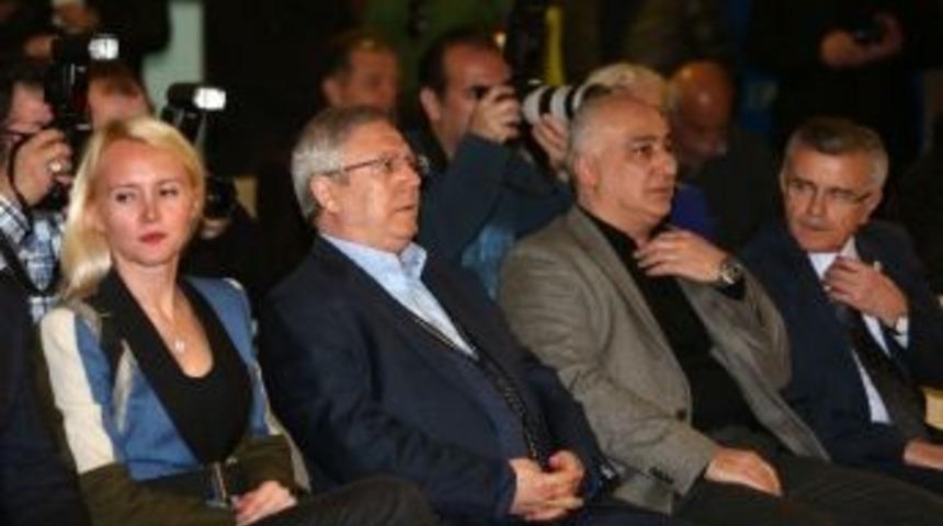 Fenerbah&ccedil;e, Adidas İle Sponsorluk Anlaşmasını 2019 Yılına Kadar Uzattı