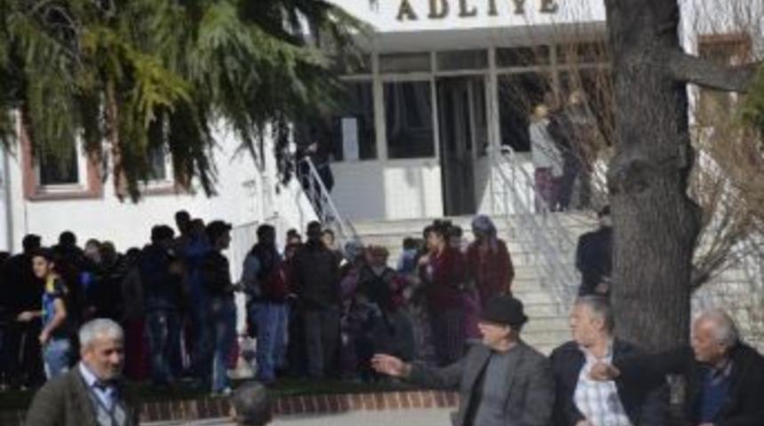 'şafak Baskını'nda Yakınları G&ouml;zaltına Alınanlar Adliyede Toplandı