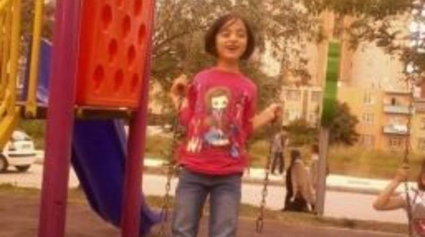 &Ouml;zge&rsquo;yi Baba Değil Oğlu Ezmiş