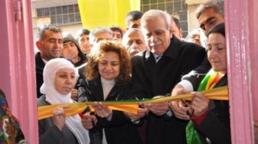 Ahmet T&uuml;rk Derik'te Bdp Se&ccedil;im B&uuml;rosu A&ccedil;ılışına Katıldı