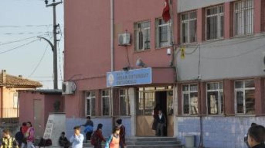 &Ouml;ğrenci Yakınları İki &Ouml;ğretmeni Darp Etti