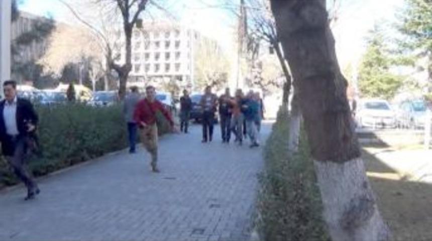 Uşak&rsquo;ta Esnaftan Hara&ccedil; Aldığı İddia Edilen 2 Kişiden Biri Tutuklandı