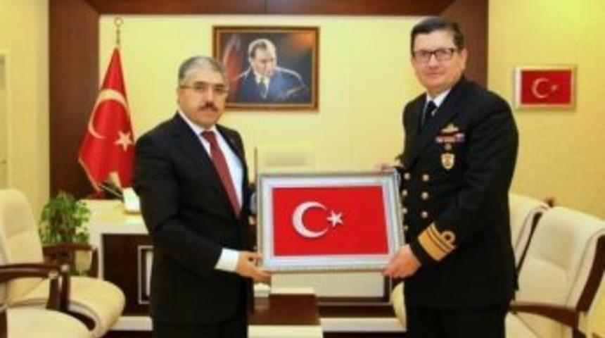 T&uuml;mamiral &Ouml;zbal, Vali &Ccedil;ınar&rsquo;ı Ziyaret Etti