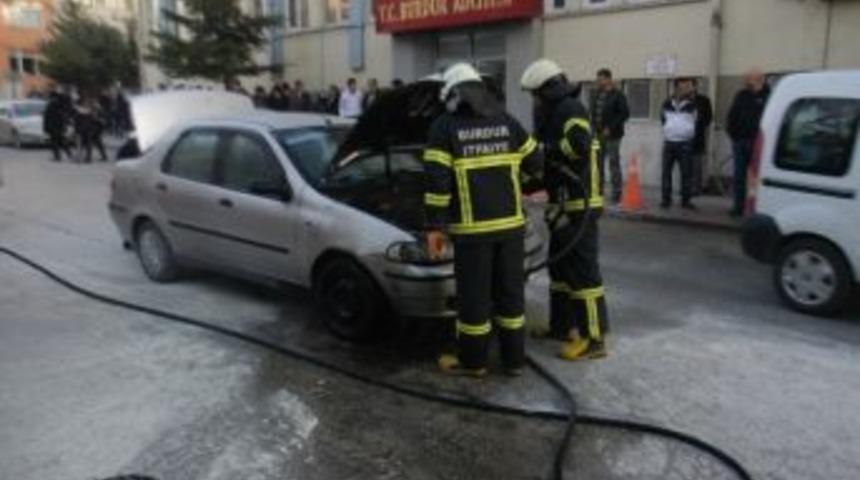 Seyir Halindeki Aracın Motoru Patladı