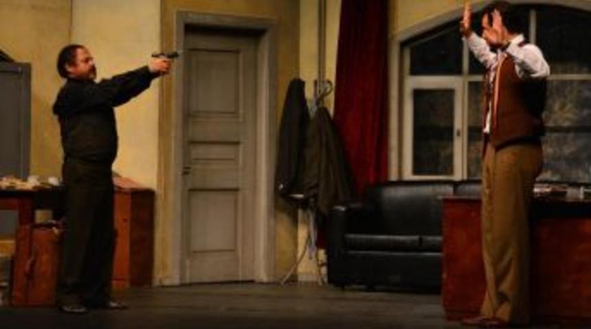 "Profesyonel" Adlı Oyun Bursalı Sanatseverlerle Buluştu