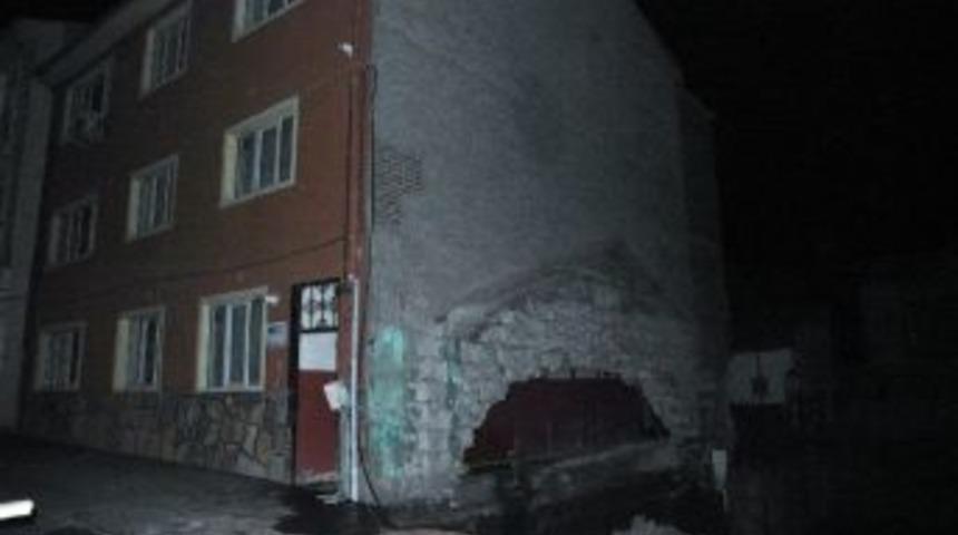 Eskişehir&rsquo;de Apartman Duvarı &Ccedil;&ouml;kt&uuml;