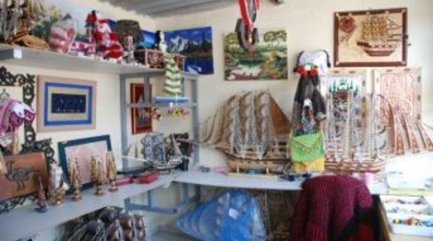 Mahkumlar Hem Meslek &Ouml;ğreniyor Hem De Para Kazanıyor