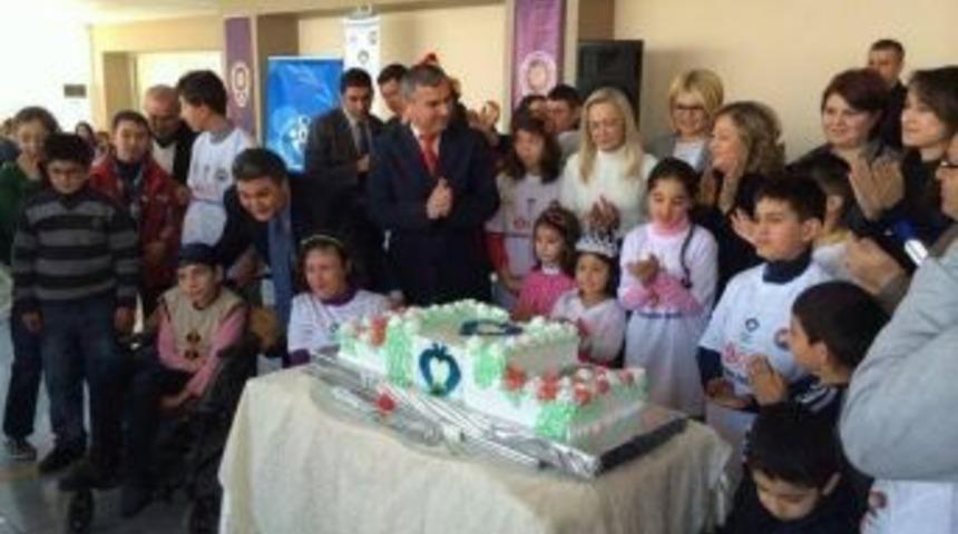 G&uuml;l&uuml;mseten Dokunuşlar Projesi