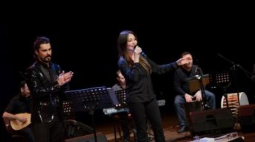 Oktay Ertuğrul Eşi Umut Aky&uuml;rek&rsquo;le Birlikte S&ouml;yledi