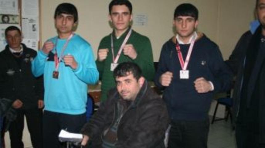 Kars&rsquo;tan Engelliler Derneği Desteğiyle Gittikleri Turnuvadan Madalya İle D&ouml;nd&uuml;ler