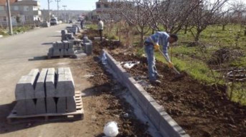 Lapseki Belediyesi &Ccedil;evre D&uuml;zenlemesine Devam Ediyor