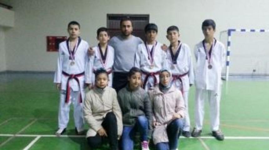 Şahinbey Belediye Tekvandocuları Takım Halinde Birinci Oldu