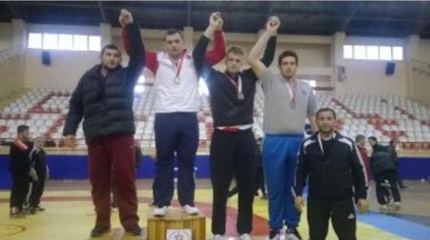 Kocaeli B&uuml;y&uuml;kşehirli Dokuz G&uuml;reş&ccedil;i Finalde