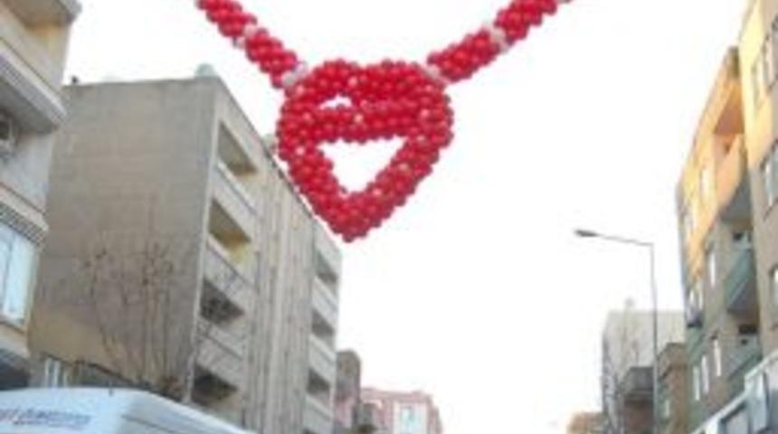 14 Şubat Sevgililer G&uuml;n&uuml; Hazırlıkları Başladı