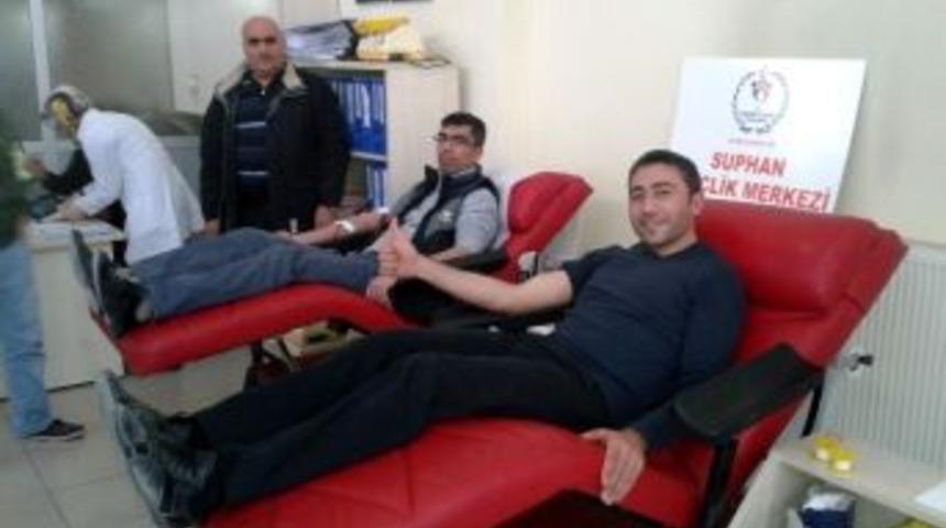 S&uuml;phan Gen&ccedil;lik Merkezi &Ccedil;alışanlarından Kan Bağışı