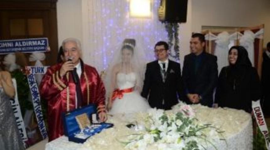 Zihni Aldırmaz Nikah Kıydı