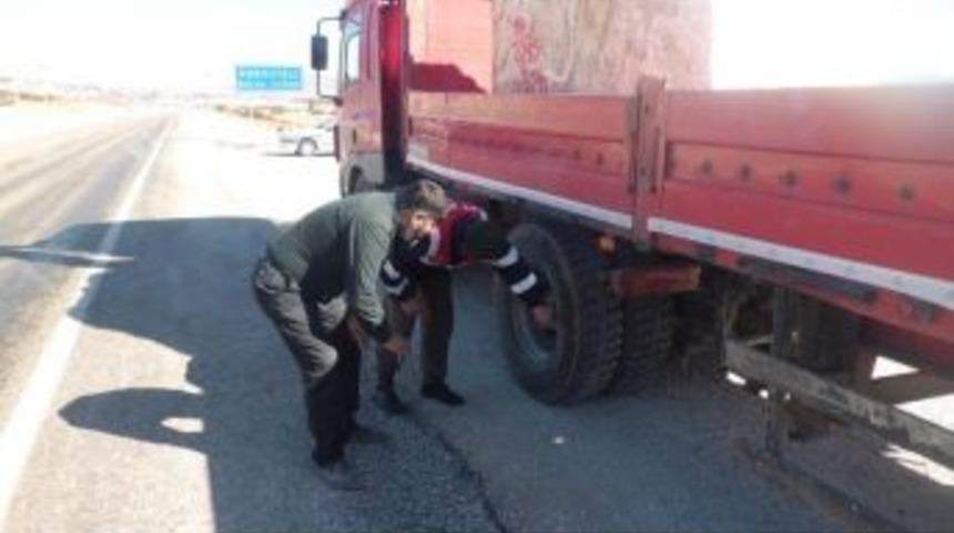 Jandarma Ekipleri Kış Lastiği Kontrol&uuml; Yaptı