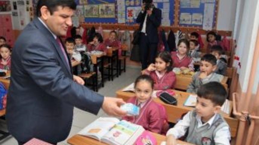 G&uuml;m&uuml;şhane&rsquo;de 7 Binden Fazla &Ouml;ğrenci Okul S&uuml;t&uuml; İ&ccedil;iyor