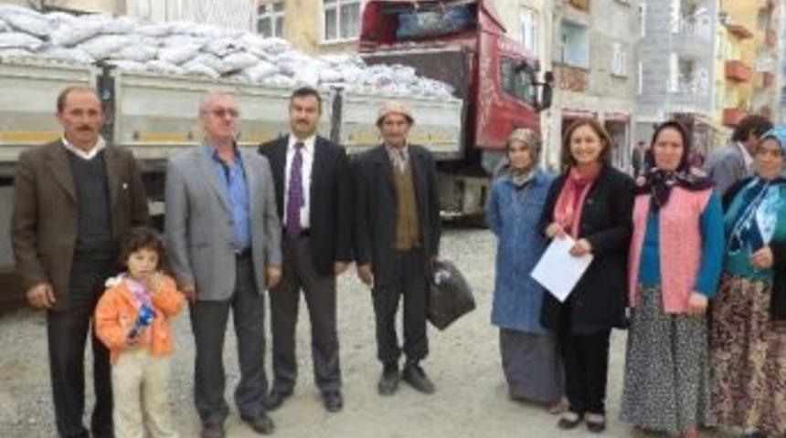 Espıye&rsquo;de 800 Aıleye K&ouml;m&uuml;r Yardımı Yapıldı