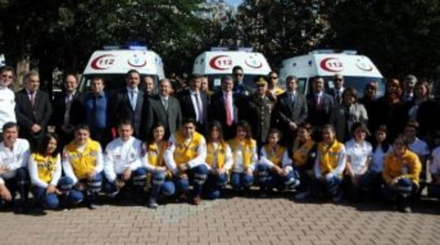 12 Ambulans Sağlık &Ccedil;alışanlarına Teslim Edildi