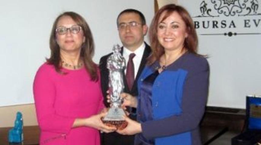 Rekt&ouml;r Kılı&ccedil;&rsquo;a &lsquo;bacıbey &Ouml;d&uuml;l&uuml;&rsquo;