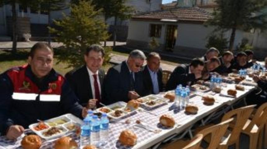 Kulu&rsquo;da Şehit Ailesi Yemek Verdi