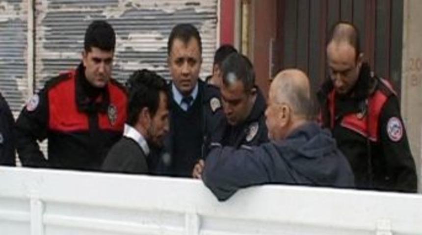 D&ouml;vd&uuml;ğ&uuml; Arkadaşını Kamyonetin Kasasına Koyup Ka&ccedil;arken Yakalandı