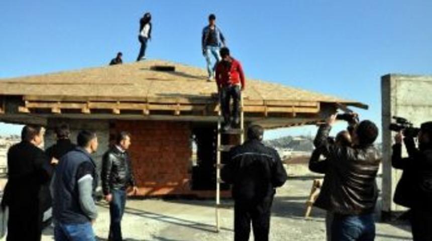 Parasını Alamayan 6 İnşaat İş&ccedil;isi İntihar Eylemi Yaptı