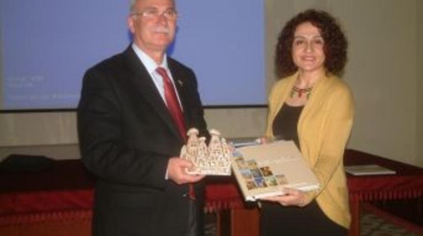 Başkan Akova&rsquo;ya Sanat&ccedil;ı Teşekk&uuml;r&uuml;