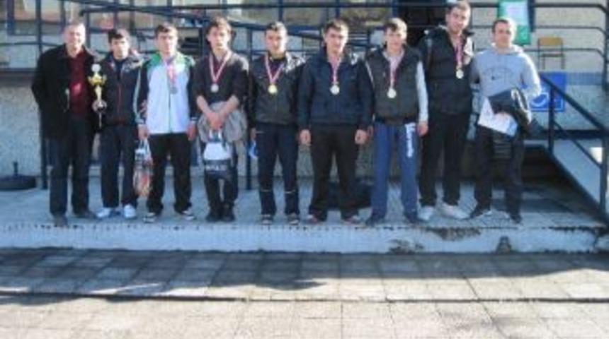 Alaplı Eml G&uuml;reş Takımı İl İkincisi Oldu