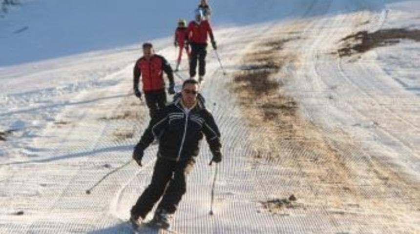 Yurduntepe Kayak Merkezinde İlk Kayak Yapıldı