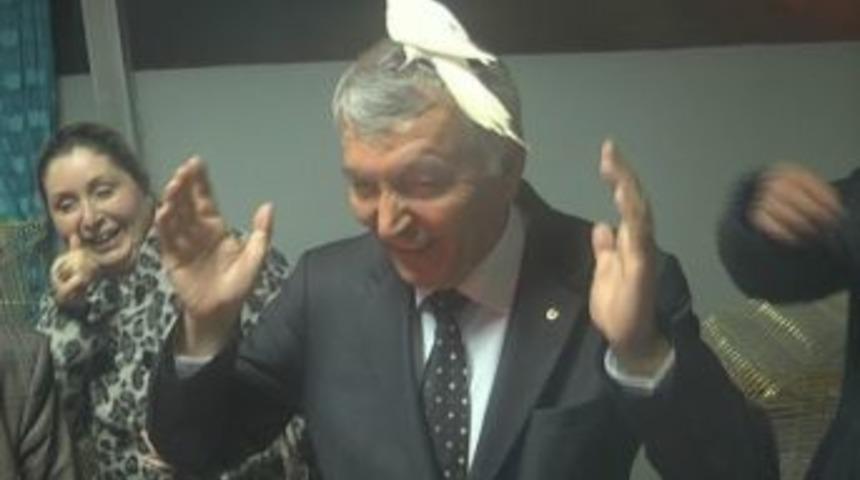 Başkan'dan, "başıma Devlet Kuşu Kondu" Esprisi