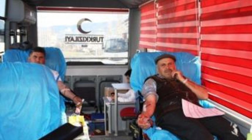 Selendi'de Kızılay'a 65 Ünite Kan