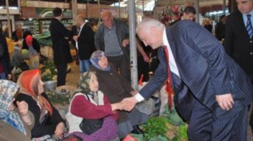 Chp&rsquo;li &Ouml;zt&uuml;rk Pazar Esnafını Ziyaret Etti