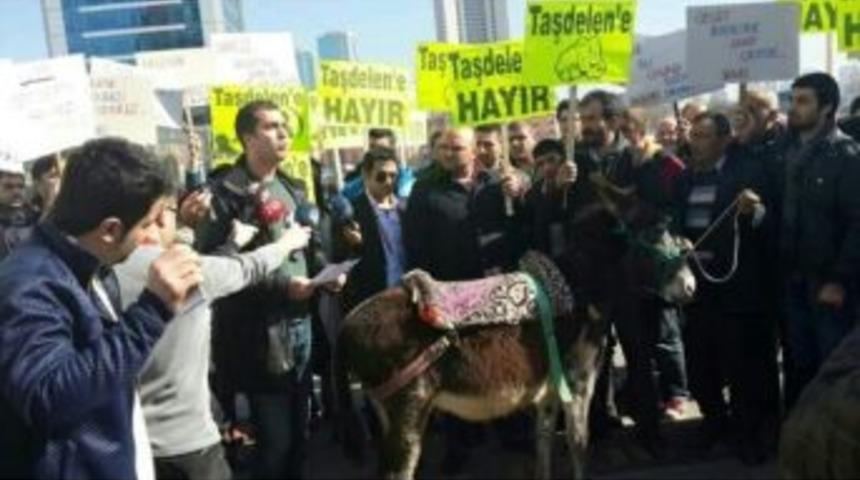 Chp Genel Merkezi &Ouml;n&uuml;nde Eşekli Protesto