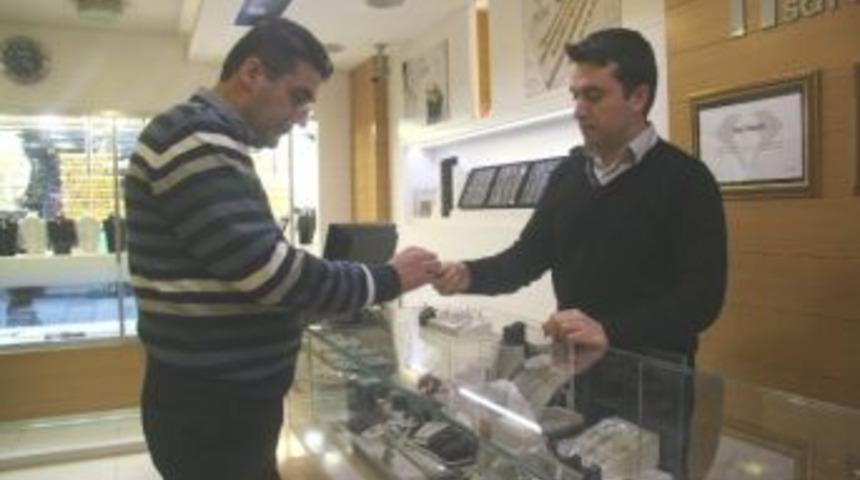 Afyonkarahisar&rsquo;daki Kuyumcular 14 Şubat Sevgililer G&uuml;n&uuml;'nden Umduğunu Bulamadı