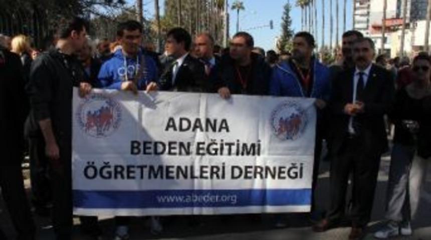 &Ouml;ğretmenler Yolu Kapattı, Voleybol Oynadı