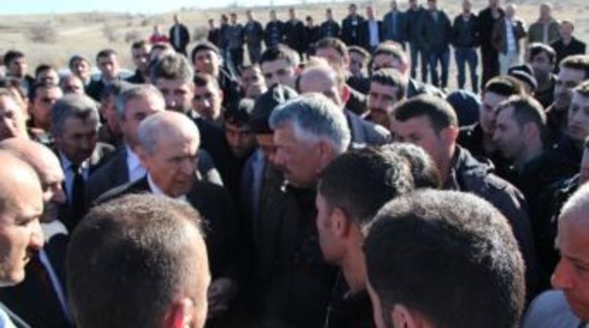 İşten &Ccedil;ıkarılan İş&ccedil;iler Bah&ccedil;eli'nin Yolunu Kesti