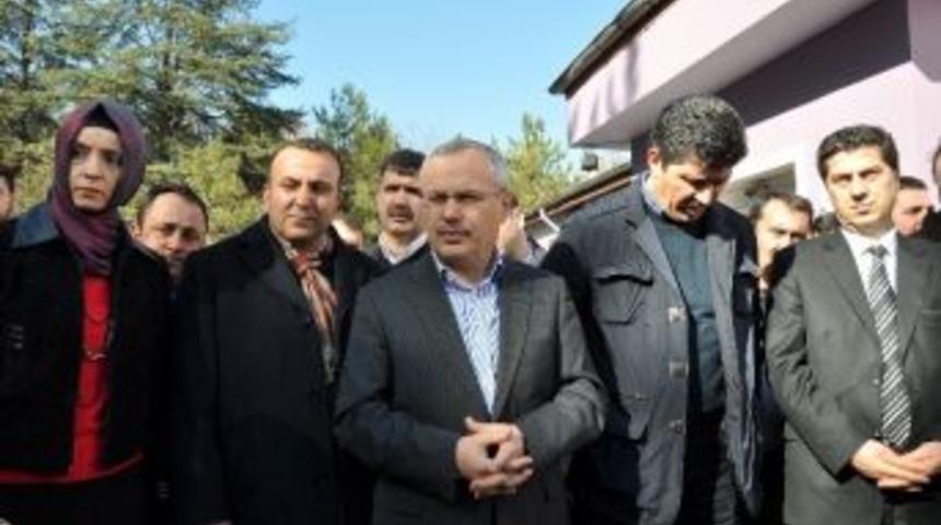 Ceylan Vatan Hastanesi &Ccedil;alışanlarını Ziyaret Etti