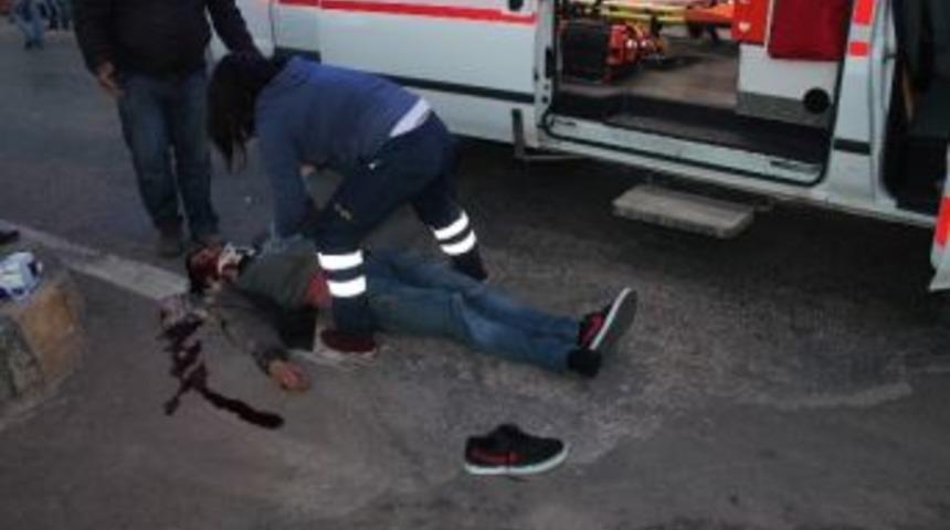 İki Motosiklet &Ccedil;arpıştı: 3 Yaralı